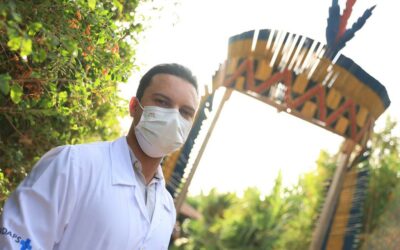 Helio Veira medico chega à aldeia em Alagoas